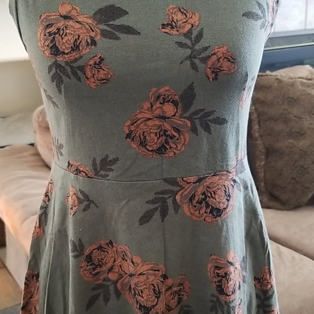 Cute Floral Van's Dress - Picture 3 of 6